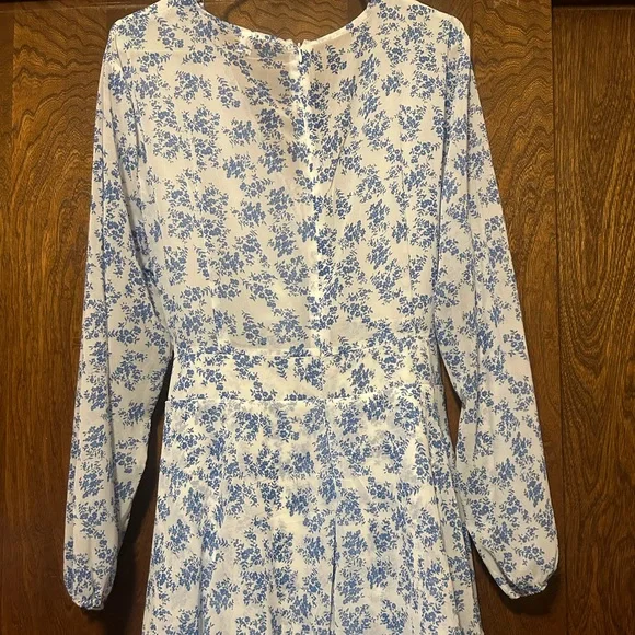 Blue and White floral long sleeve romper - Picture 3 of 3